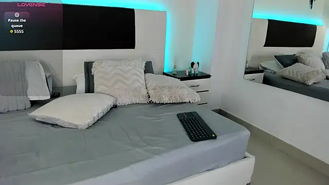 Sky_Loren live