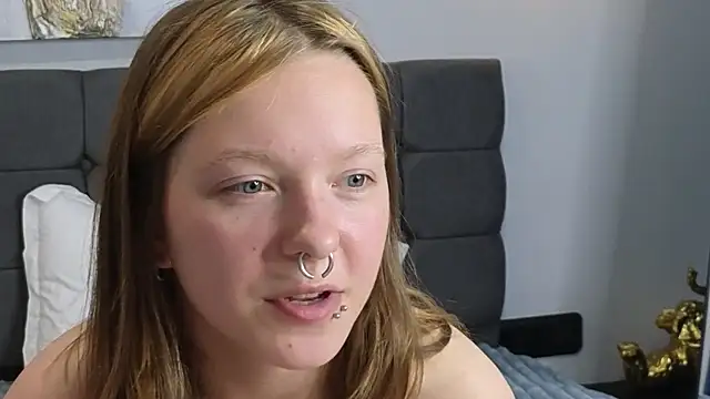 LauraLowe live