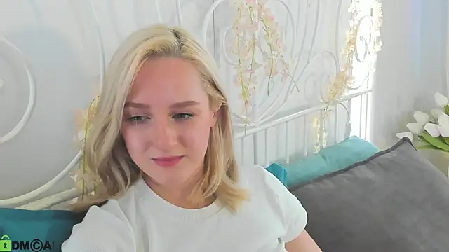 Chloe-Deccer live