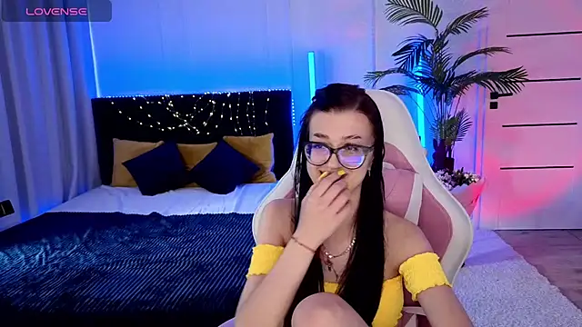 Ariella_Me live