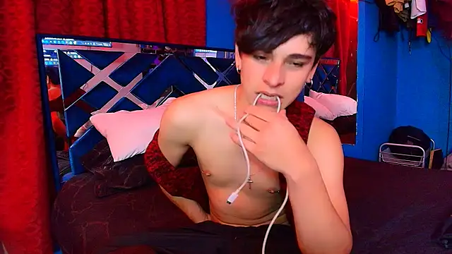 Luke_Howland live