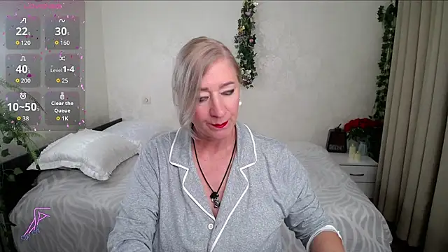 hunters_woman live