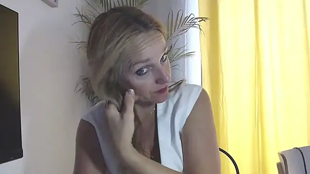 AliciaDesire live