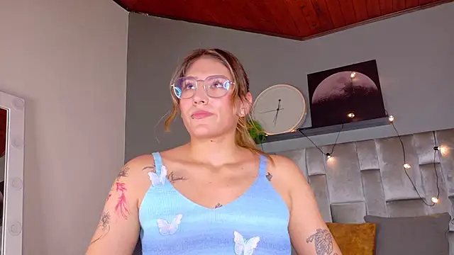 LiaaMoretti__ live