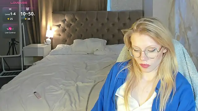Esme_Runn live