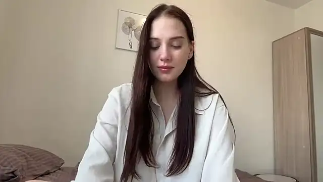 April_Elliot live