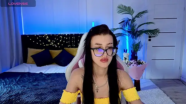 Ariella_Me live