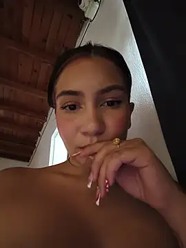 EmmaAdams8 live