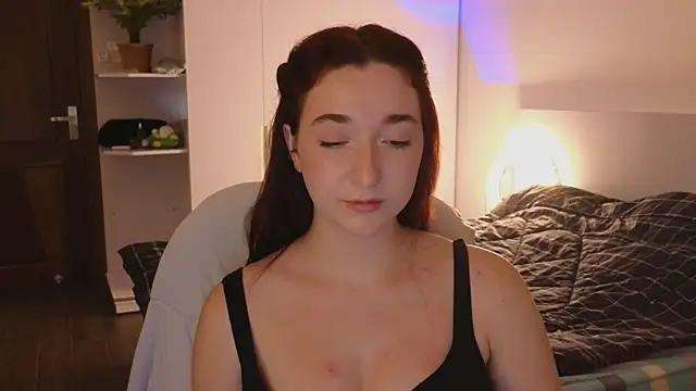 YasmineWest live