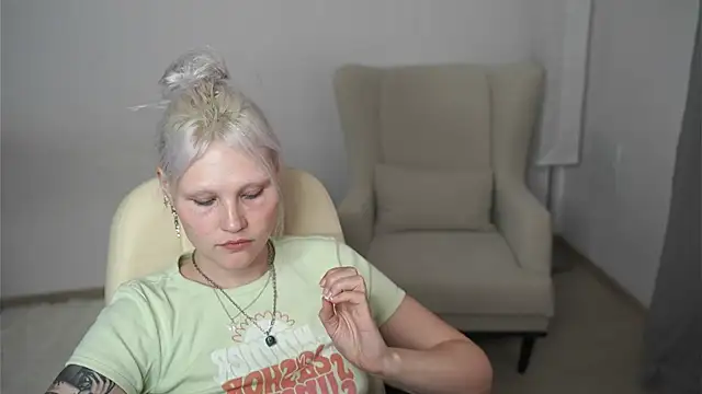 EstherFilteau live