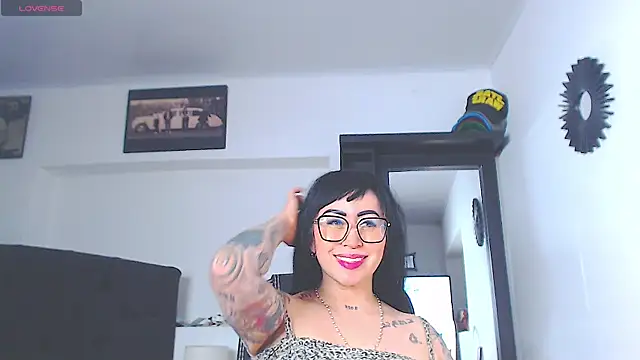 Vicky_hotmilf live