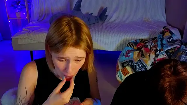 two_gerls_here live