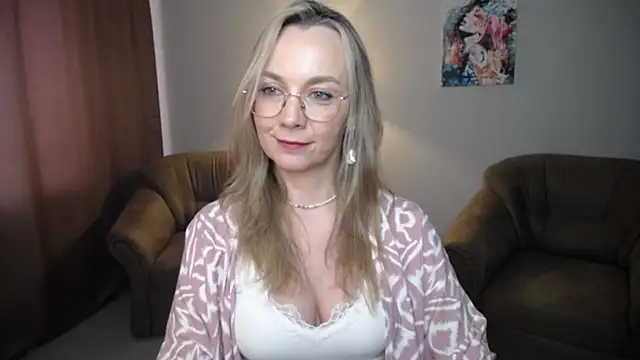 Ava_Elior live