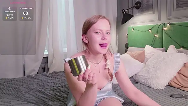 Sophie_Peach_ live