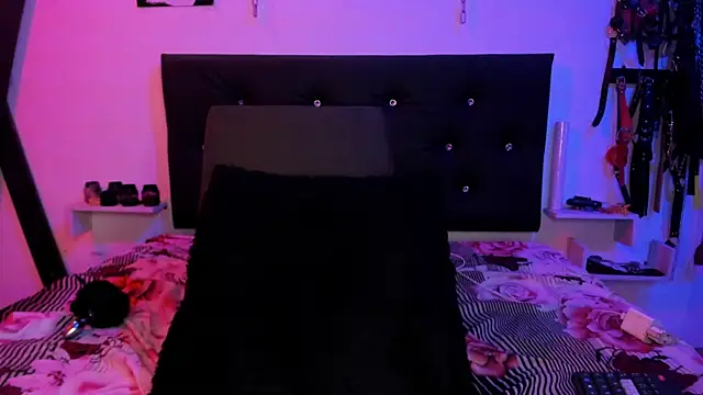 Little_Naughtty live