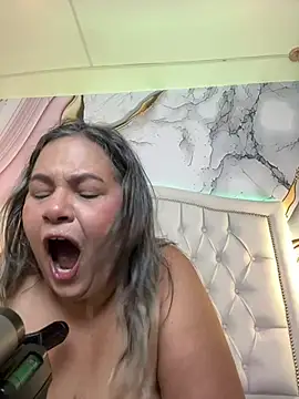 Lucy_Milf_474 live
