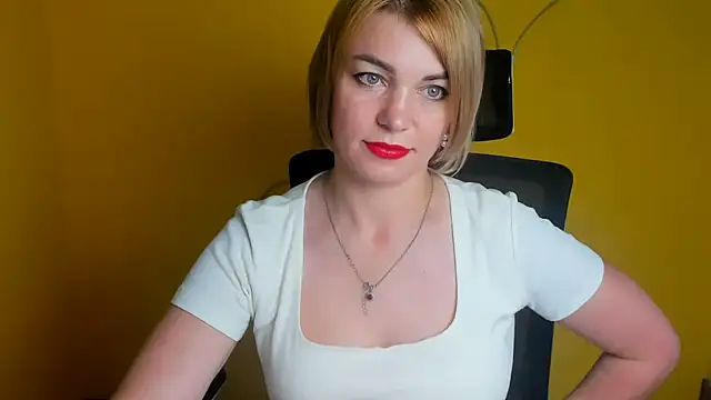 CuttieEmma live