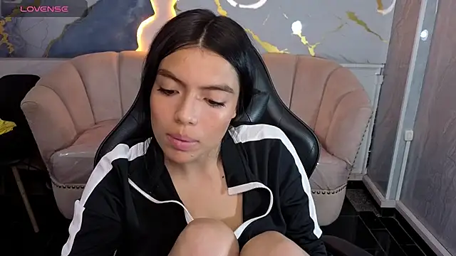 _Charlottee_b live