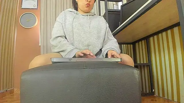 Scarlett_Barnes live