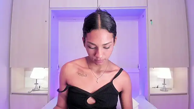 AnahiCollins live