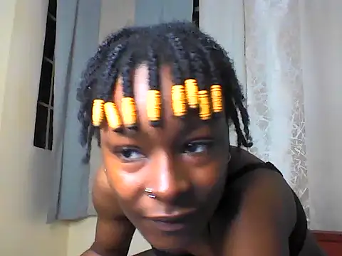 freakyqueenB live