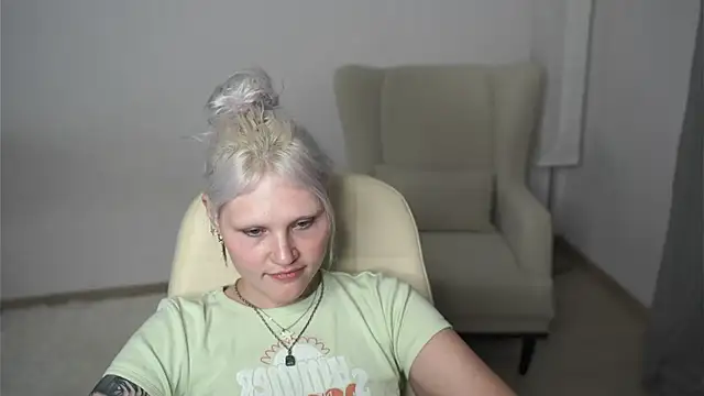 EstherFilteau live