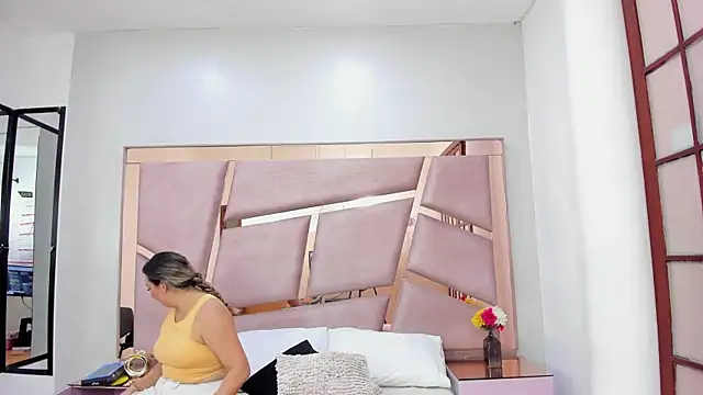 KylieGretchen live