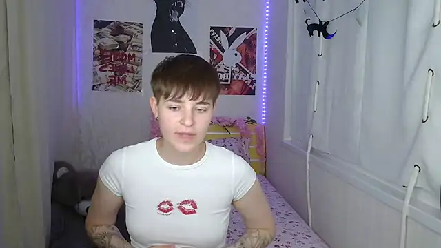 EmyHills live