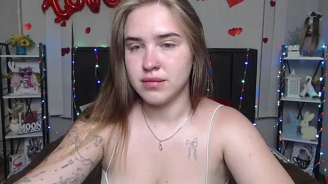 LauraHlot live