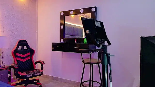 AlanaHouston live