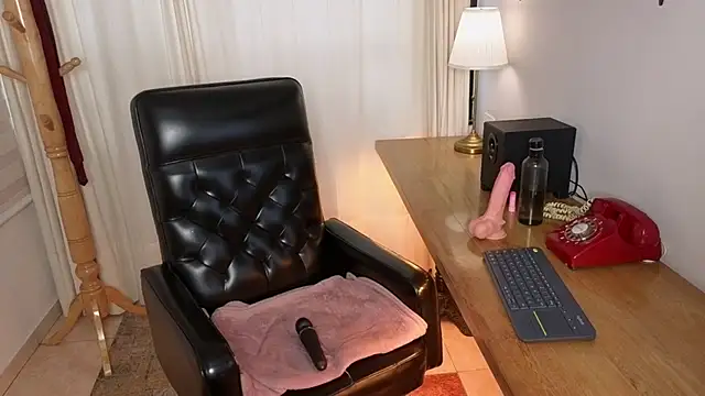 Pamela_Johnsonn live
