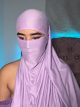 Aisha-Zayed live