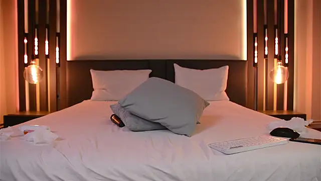 ShySara live