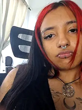carolinerue live