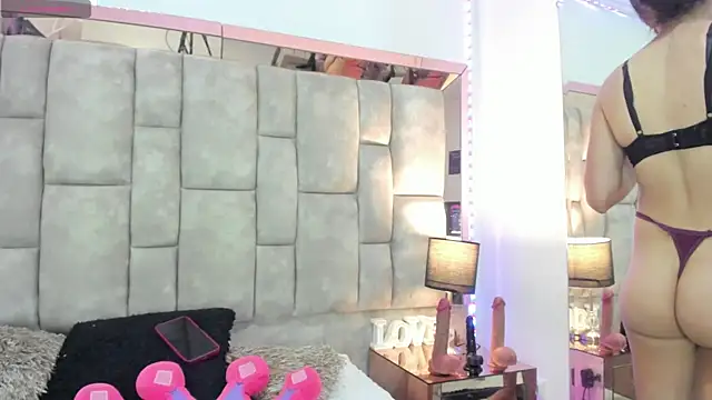 Emma_Sandoval1 live