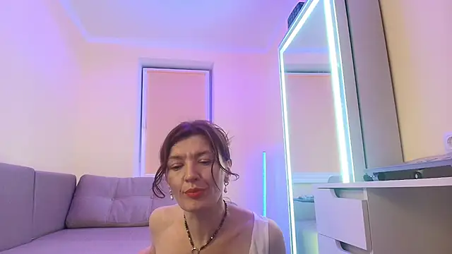 Bonnie_Naughtyy live
