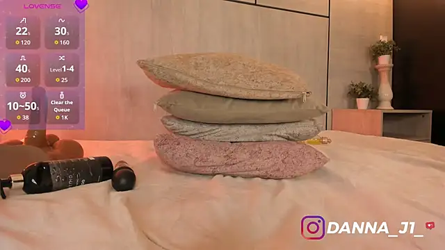 DannaJhonson1 live