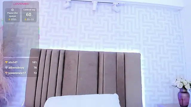 naishaa_ live