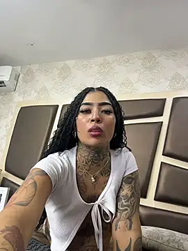 EmilieLake live