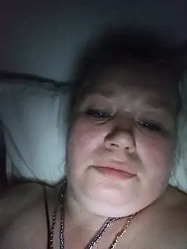 KiraStanton live