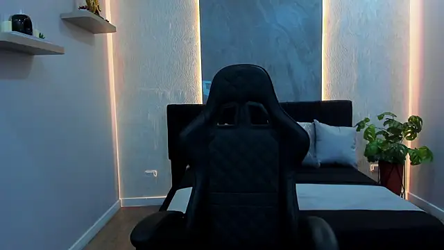 Emmaa_white_ live