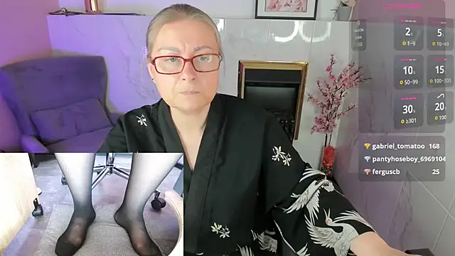 Alexandra_Kind live