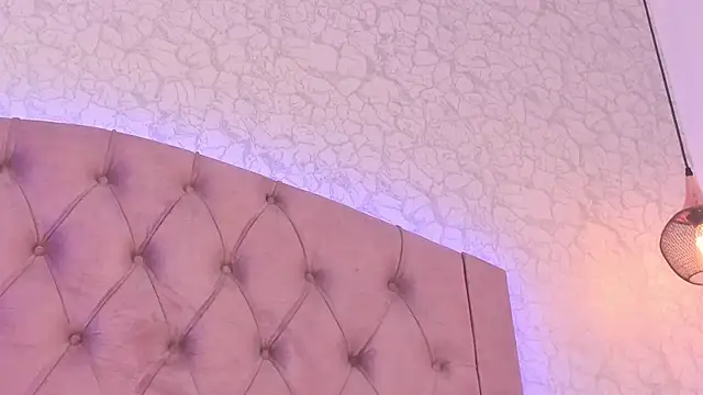 saraa_joness_ live