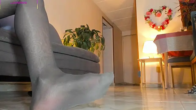 charlize_legs live