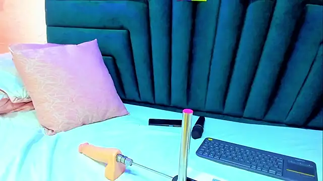 VictoriaRouge_ live