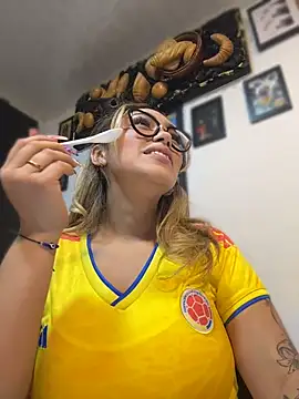 Maddy_Beluci live