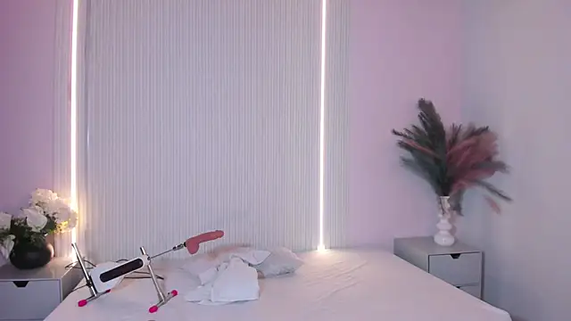 LucyWild8 live