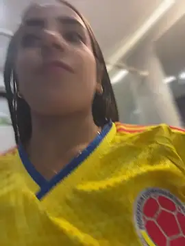 Bella-Saint live