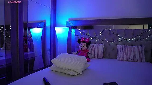 XandraBae live
