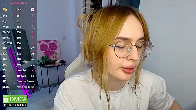 AdeLuna live